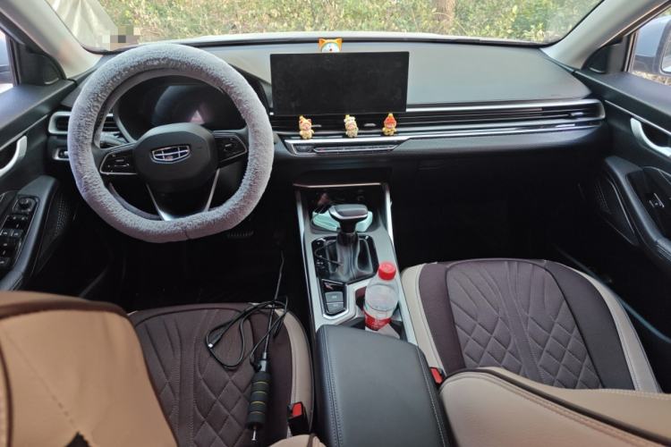 Used Geely Auto Emgrand 2023 4th Generation Champion Edition 1.5L CVT Luxury Model Center Console