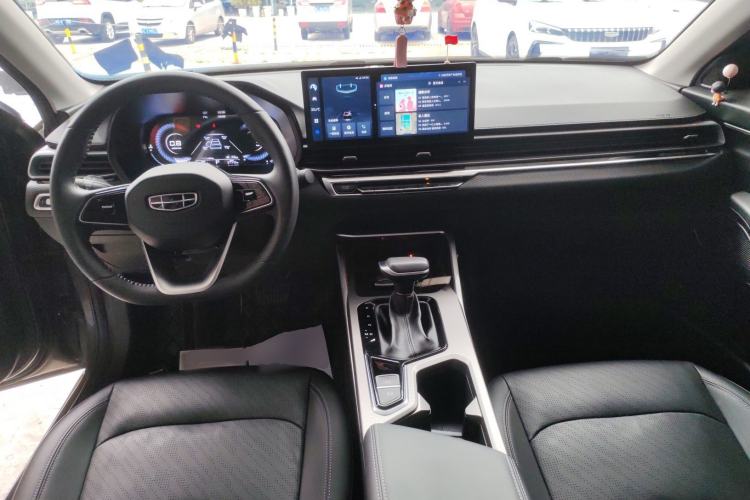 Used Geely Auto Emgrand 2023 4th Generation Champion Edition 1.5L CVT Prestige Model Center Console