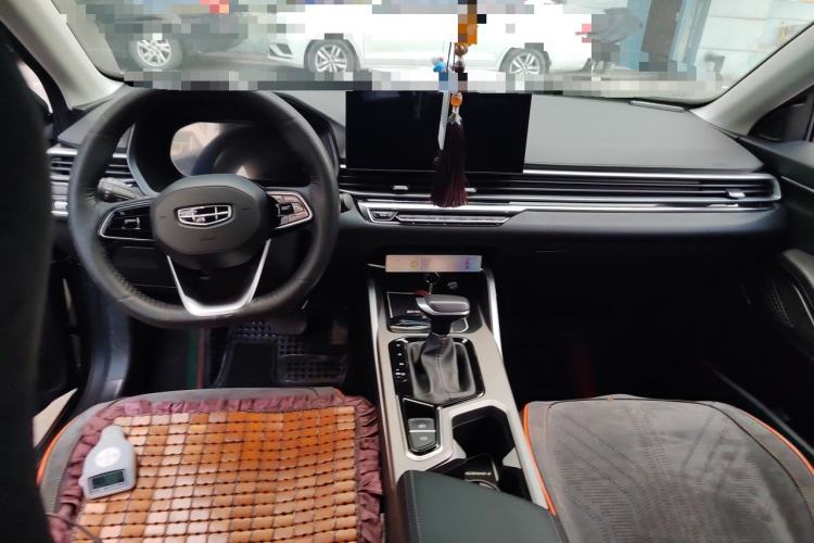 Used Geely Auto Emgrand 2023 4th Generation Champion Edition 1.5L CVT Prestige Model Center Console