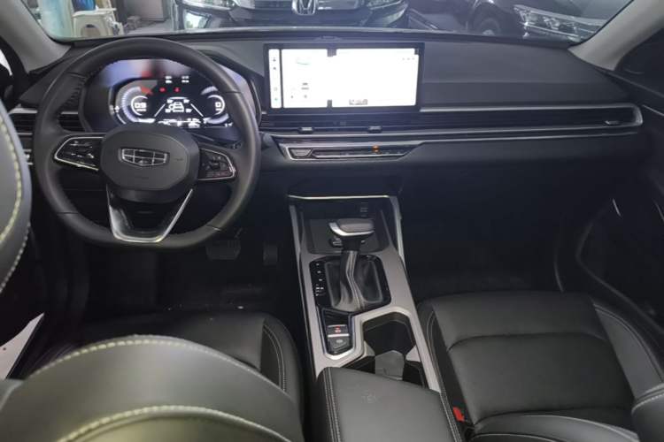 Used Geely Auto Emgrand 2023 4th Generation Champion Edition 1.5L CVT Luxury Model Center Console