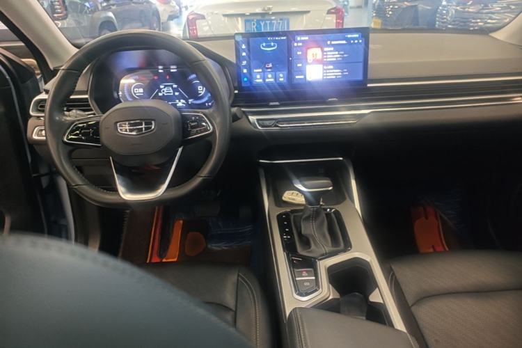 Used Geely Auto Emgrand 2023 4th Generation Champion Edition 1.5L CVT Prestige Model Center Console