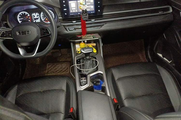 Used Geely Auto Emgrand 2023 4th Generation Champion Edition 1.5L CVT Luxury Model Center Console
