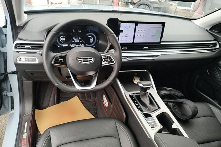 Used Geely Auto Emgrand 2023 4th Generation Champion Edition 1.5L CVT Prestige Model Center Console
