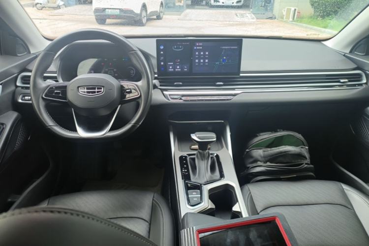 Used Geely Auto Emgrand 2023 4th Generation Champion Edition 1.5L CVT Luxury Model Center Console