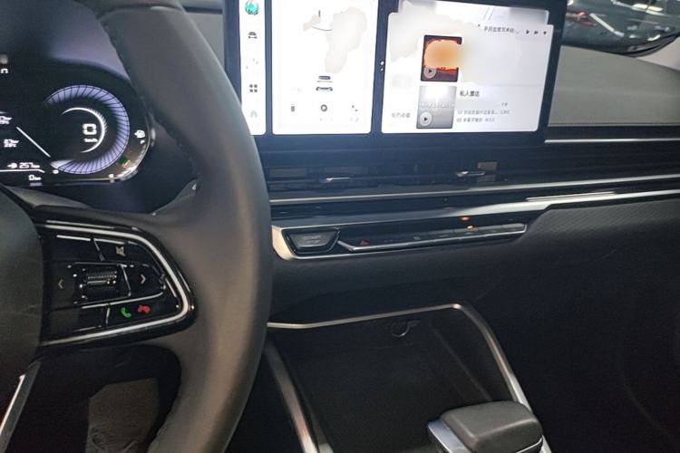 Used Geely Auto Emgrand 2023 4th Generation Champion Edition 1.5L CVT Luxury Model Center Console
