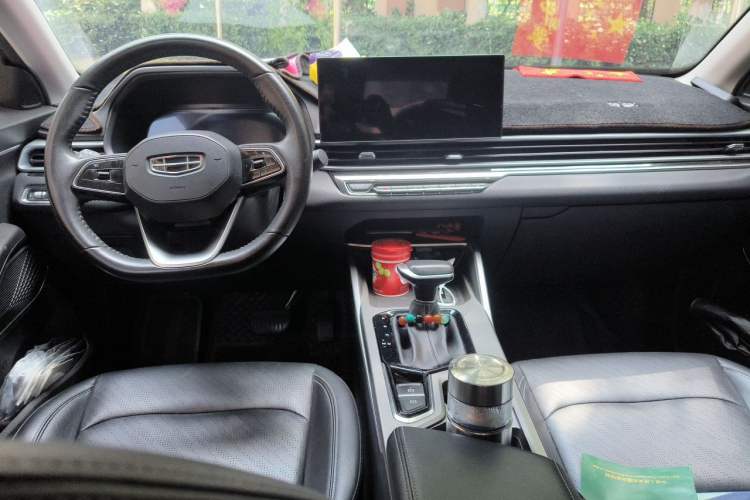 Used Geely Auto Emgrand 2023 4th Generation Champion Edition 1.5L CVT Luxury Model Center Console