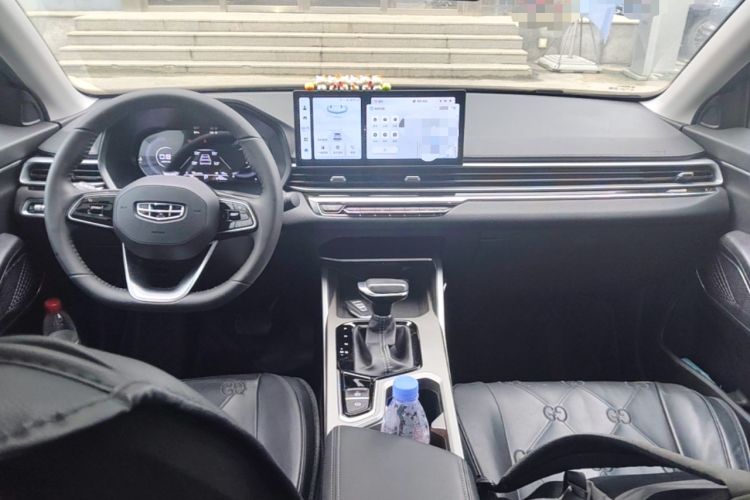 Used Geely Auto Emgrand 2023 4th Generation Champion Edition 1.5L CVT Prestige Model Center Console