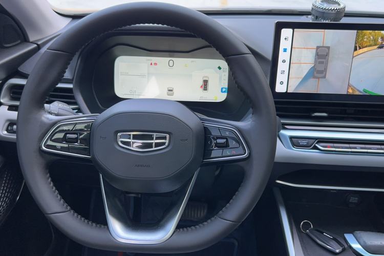 Used Geely Auto Emgrand 2023 4th Generation Champion Edition 1.5L CVT Flagship Model Center Console