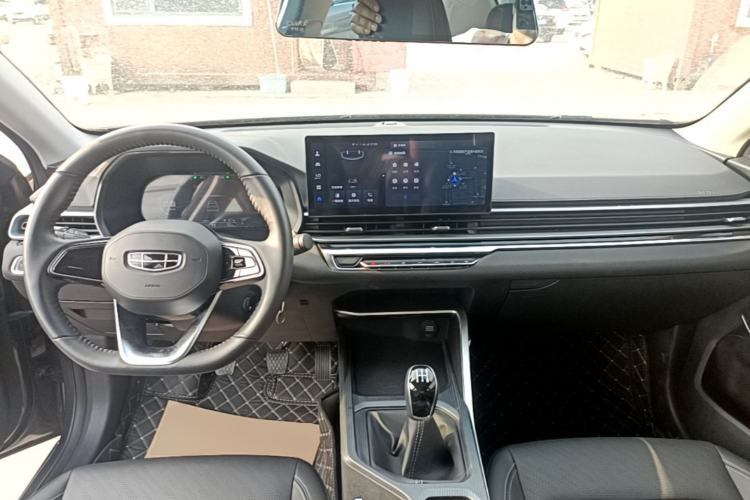 Used Geely Auto Emgrand 2023 4th Generation Champion Edition 1.5L Manual Luxury Model Center Console