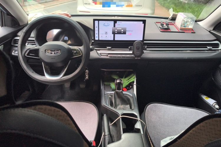 Used Geely Auto Emgrand 2023 4th Generation Champion Edition 1.5L Manual Luxury Model Center Console