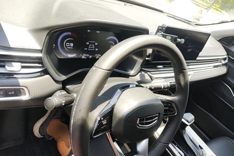 Used Geely Auto Emgrand 2023 4th Generation Champion Edition 1.5L CVT Luxury Model Center Console