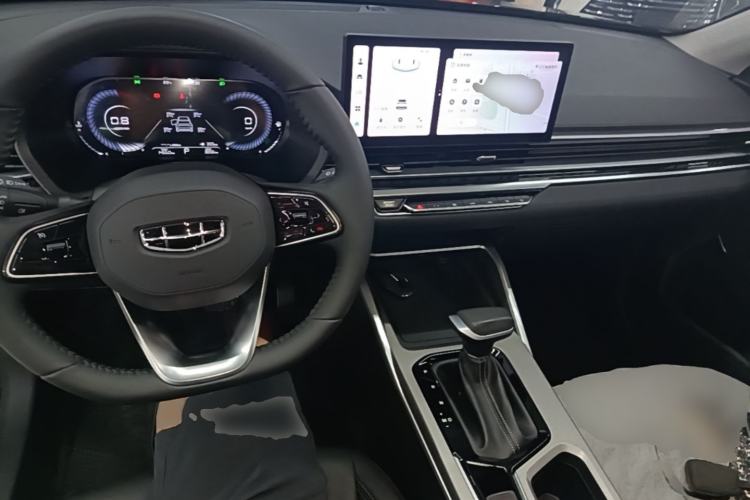 Used Geely Auto Emgrand 2023 4th Generation Champion Edition 1.5L CVT Luxury Model Center Console
