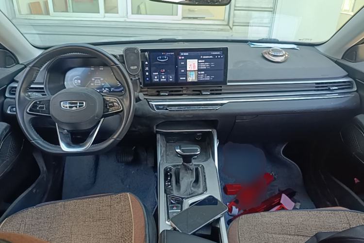 Used Geely Auto Emgrand 2023 4th Generation Champion Edition 1.5L CVT Prestige Model Center Console