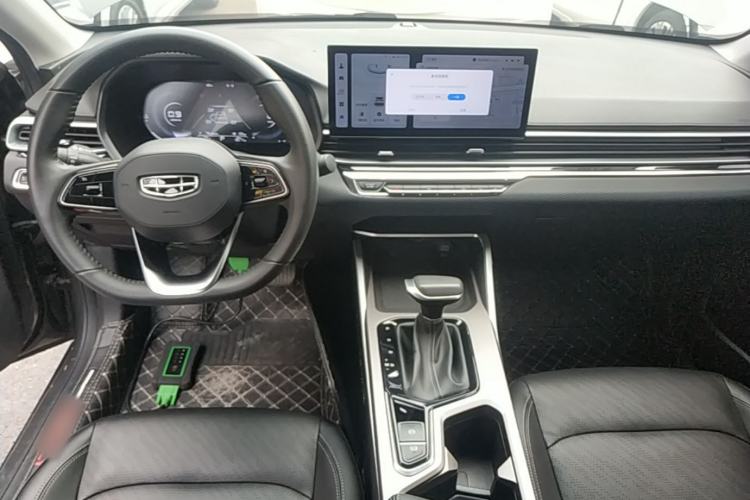Used Geely Auto Emgrand 2023 4th Generation Champion Edition 1.5L CVT Prestige Model Center Console