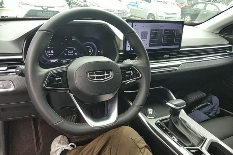 Used Geely Auto Emgrand 2023 4th Generation Champion Edition 1.5L CVT Luxury Model Center Console