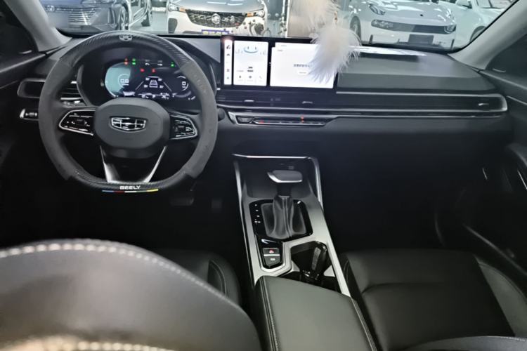 Used Geely Auto Emgrand 2023 4th Generation Champion Edition 1.5L CVT Prestige Model Center Console