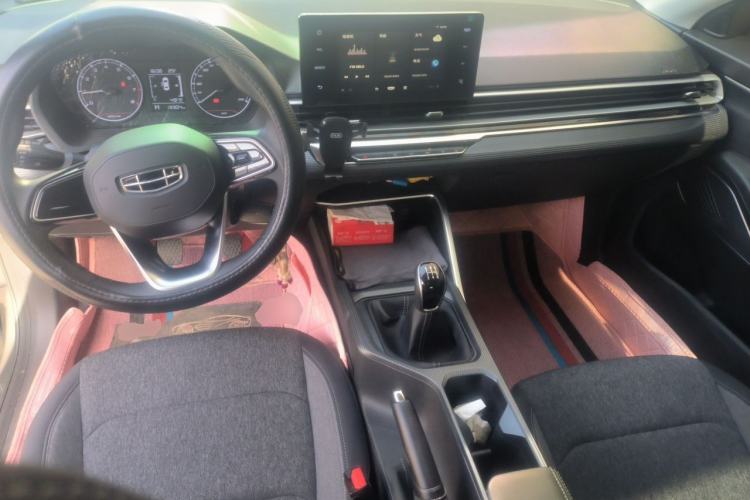 Used Geely Auto Emgrand 2023 4th Generation Champion Edition 1.5L Manual Luxury Model Center Console