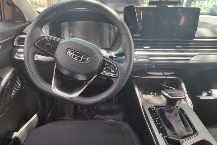 Used Geely Auto Emgrand 2023 4th Generation Champion Edition 1.5L CVT Luxury Model Center Console