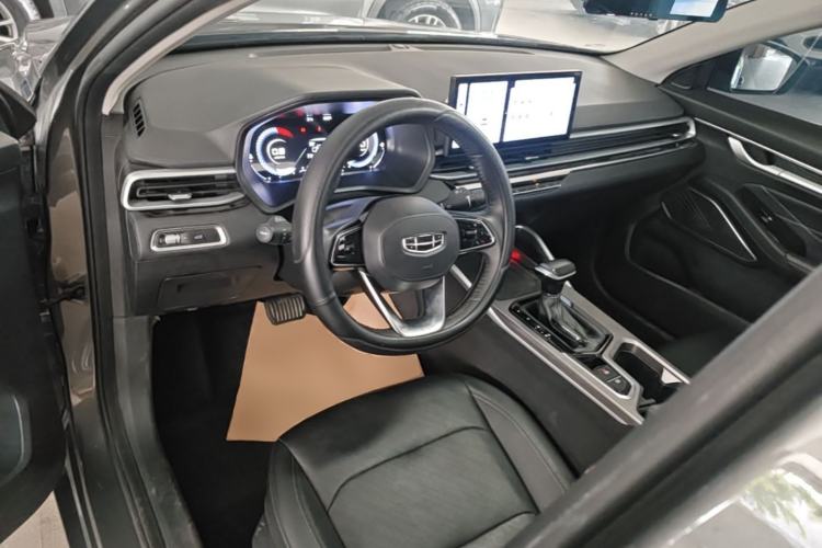 Used Geely Auto Emgrand 2023 4th Generation Champion Edition 1.5L CVT Prestige Model Center Console