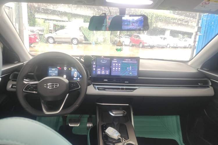 Used Geely Auto Emgrand 2023 4th Generation Champion Edition 1.5L CVT Flagship Model Center Console