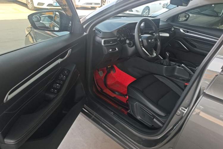 Used Geely Auto Emgrand 2023 4th Generation Champion Edition 1.5L Manual Luxury Model Driver Seat