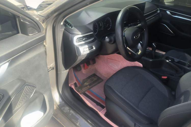 Used Geely Auto Emgrand 2023 4th Generation Champion Edition 1.5L Manual Luxury Model Driver Seat