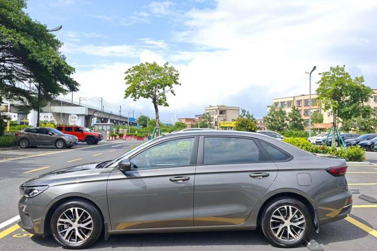 Used Geely Auto Emgrand 2023 4th Generation Champion Edition 1.5L CVT Luxury Model Exterior 2
