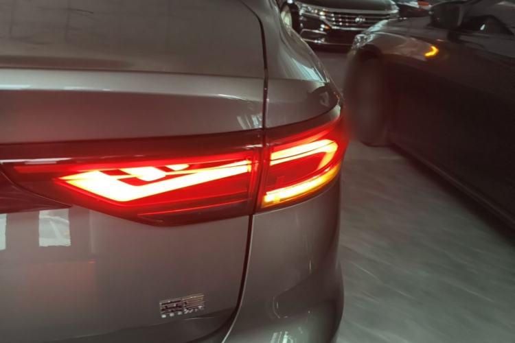 Used Geely Auto Emgrand 2023 4th Generation Champion Edition 1.5L CVT Luxury Model Exterior 3