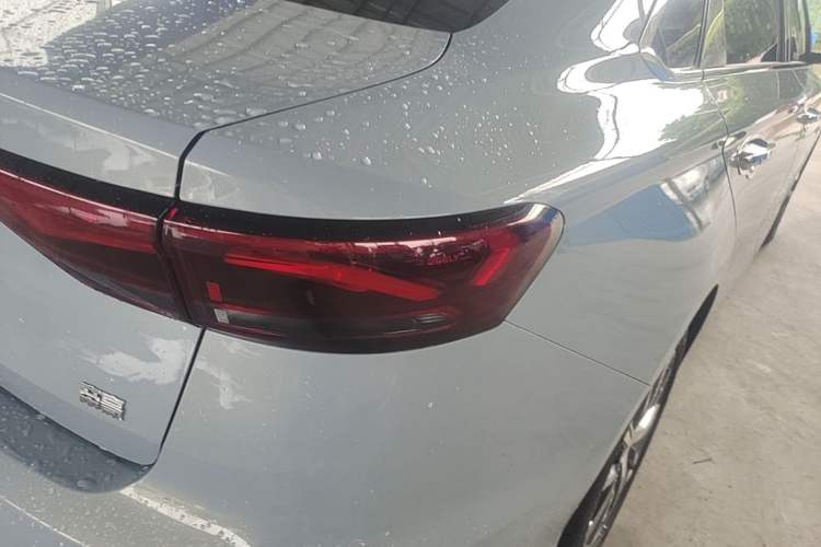 Used Geely Auto Emgrand 2023 4th Generation Champion Edition 1.5L CVT Flagship Model Exterior 3