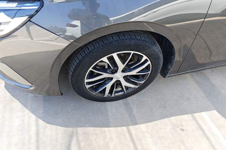 Used Geely Auto Emgrand 2023 4th Generation Champion Edition 1.5L CVT Luxury Model Exterior 4