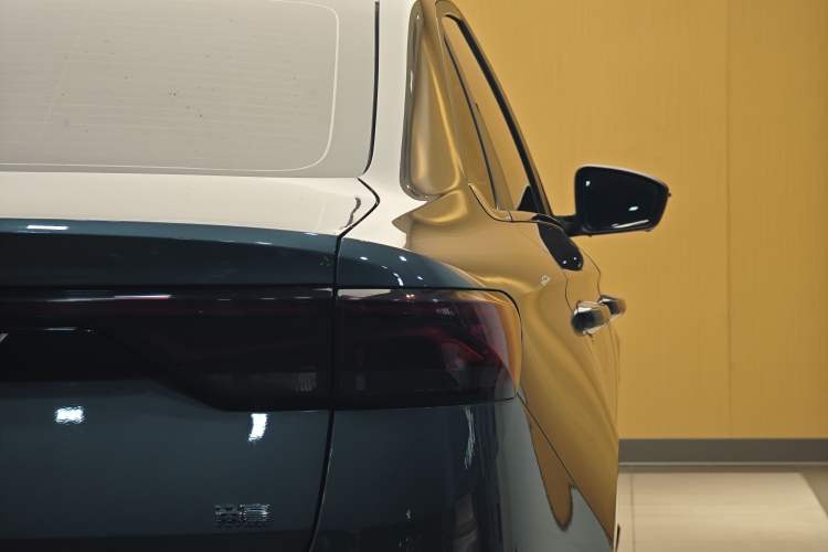 Used Geely Auto Emgrand 2023 4th Generation Champion Edition 1.5L CVT Prestige Model Exterior 4
