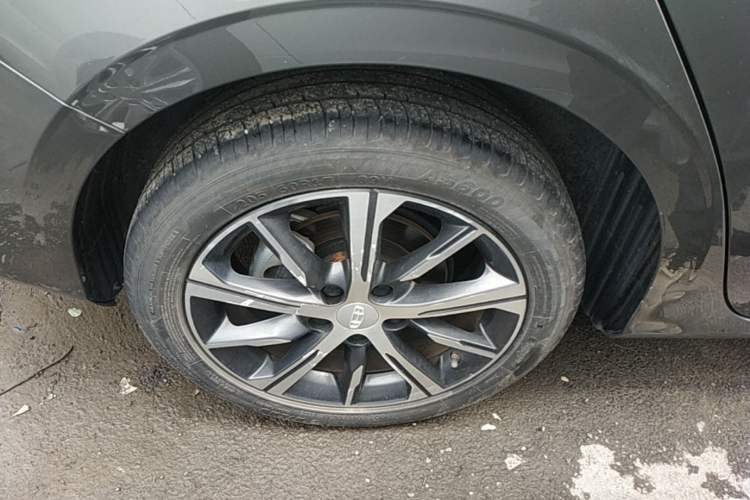Used Geely Auto Emgrand 2023 4th Generation Champion Edition 1.5L CVT Prestige Model Exterior 5