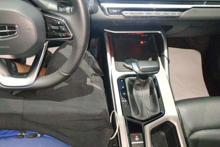 Used Geely Auto Emgrand 2023 4th Generation Champion Edition 1.5L CVT Prestige Model Gear Lever