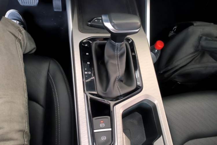 Used Geely Auto Emgrand 2023 4th Generation Champion Edition 1.5L CVT Prestige Model Gear Lever