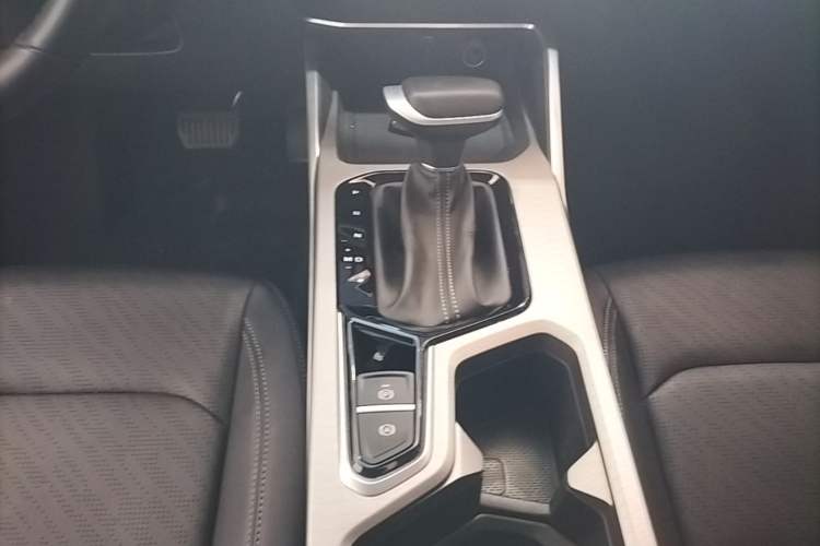 Used Geely Auto Emgrand 2023 4th Generation Champion Edition 1.5L CVT Prestige Model Gear Lever