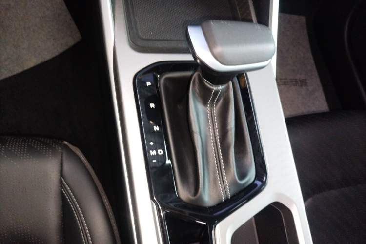 Used Geely Auto Emgrand 2023 4th Generation Champion Edition 1.5L CVT Prestige Model Gear Lever