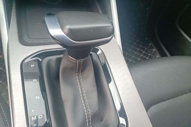 Used Geely Auto Emgrand 2023 4th Generation Champion Edition 1.5L CVT Luxury Model Gear Lever