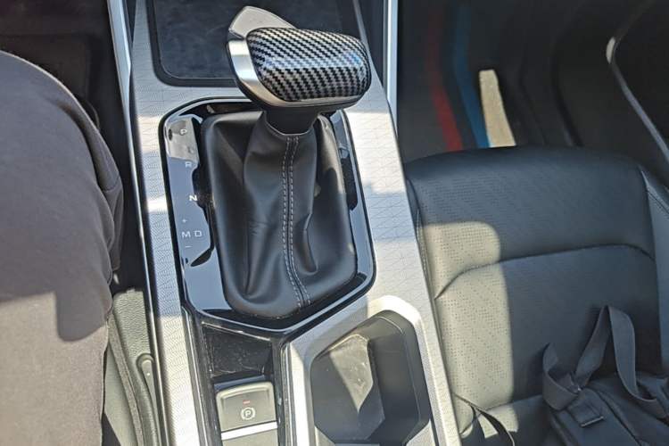 Used Geely Auto Emgrand 2023 4th Generation Champion Edition 1.5L CVT Prestige Model Gear Lever