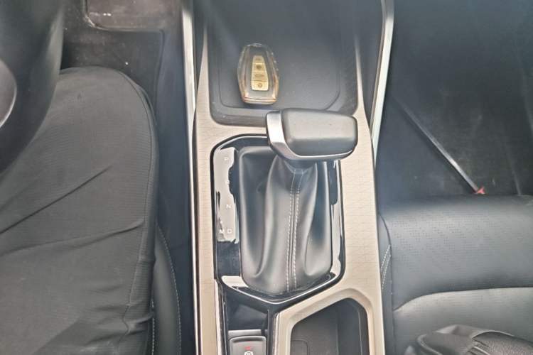 Used Geely Auto Emgrand 2023 4th Generation Champion Edition 1.5L CVT Luxury Model Gear Lever
