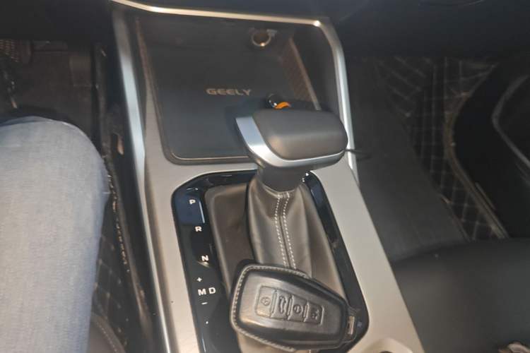 Used Geely Auto Emgrand 2023 4th Generation Champion Edition 1.5L CVT Luxury Model Gear Lever