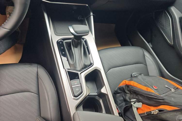 Used Geely Auto Emgrand 2023 4th Generation Champion Edition 1.5L CVT Prestige Model Gear Lever