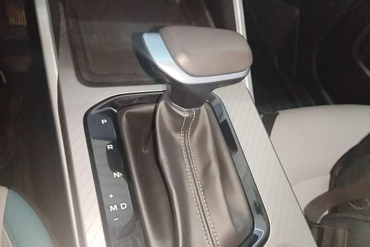 Used Geely Auto Emgrand 2023 4th Generation Champion Edition 1.5L CVT Flagship Model Gear Lever