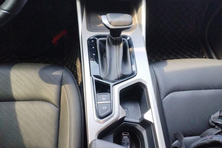 Used Geely Auto Emgrand 2023 4th Generation Champion Edition 1.5L CVT Luxury Model Gear Lever