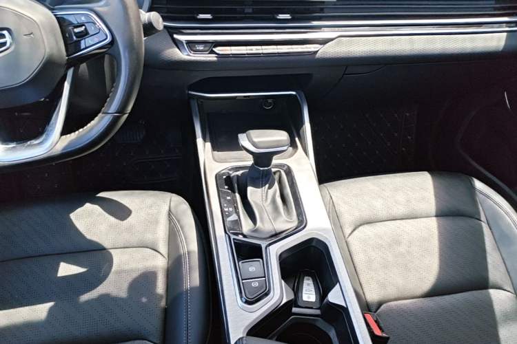 Used Geely Auto Emgrand 2023 4th Generation Champion Edition 1.5L CVT Luxury Model Gear Lever