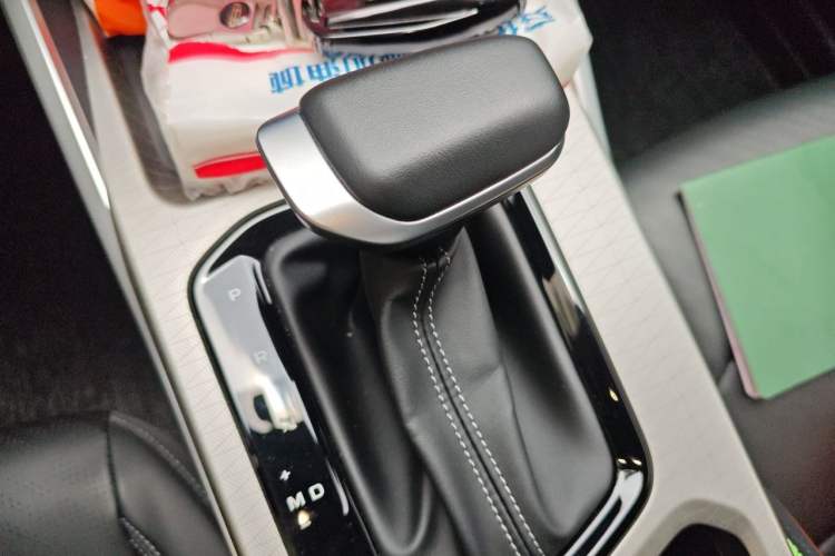 Used Geely Auto Emgrand 2023 4th Generation Champion Edition 1.5L CVT Luxury Model Gear Lever