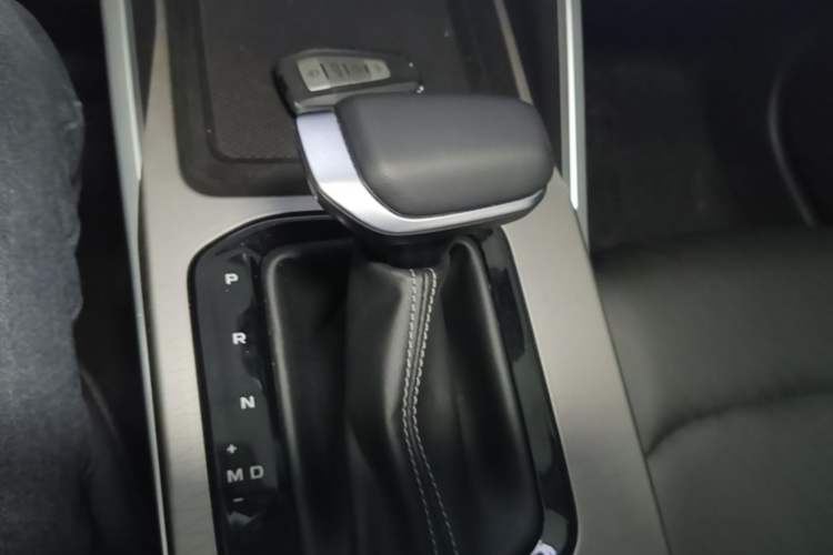 Used Geely Auto Emgrand 2023 4th Generation Champion Edition 1.5L CVT Luxury Model Gear Lever