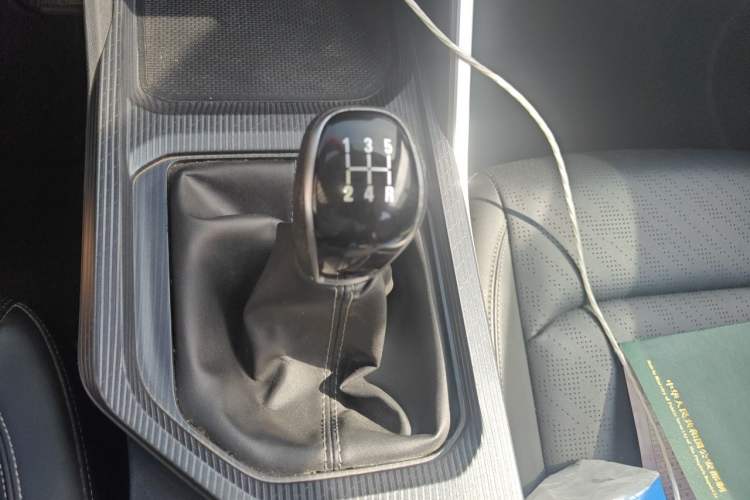 Used Geely Auto Emgrand 2023 4th Generation Champion Edition 1.5L Manual Luxury Model Gear Lever