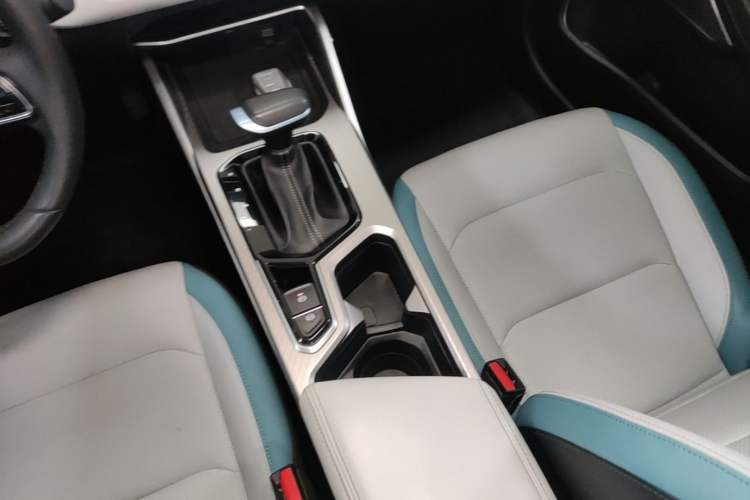Used Geely Auto Emgrand 2023 4th Generation Champion Edition 1.5L CVT Flagship Model Gear Lever