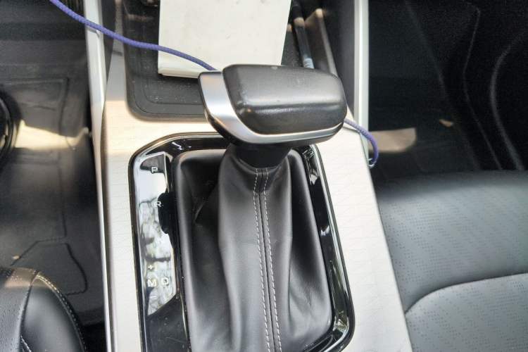 Used Geely Auto Emgrand 2023 4th Generation Champion Edition 1.5L CVT Prestige Model Gear Lever