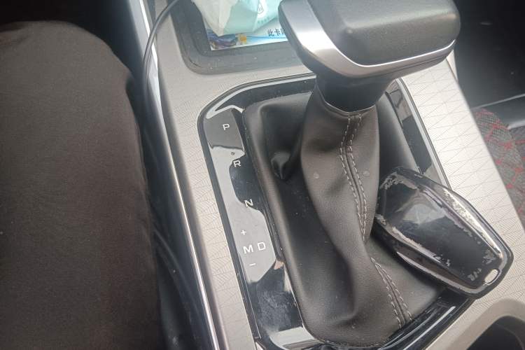 Used Geely Auto Emgrand 2023 4th Generation Champion Edition 1.5L CVT Prestige Model Gear Lever